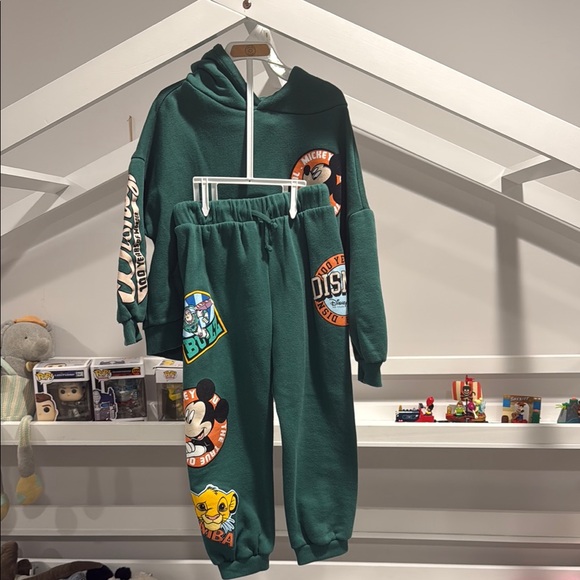 BUNDLE 4 pieces. 1 Mickey hoodie jogger set and 2 Black sweater - Picture 5 of 5